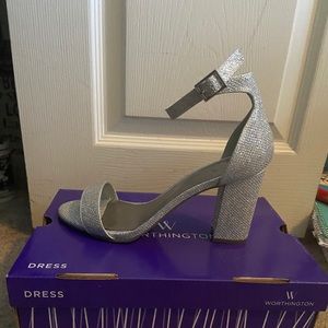 Women’s 7 silver heels new in box